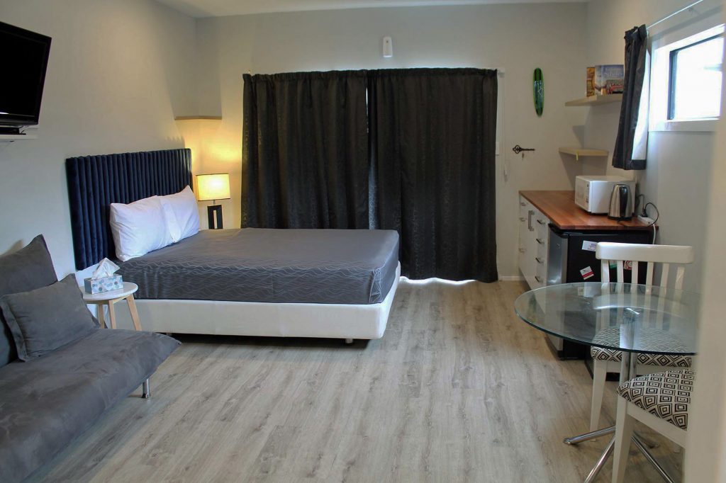 Queen-Bed-Studio
